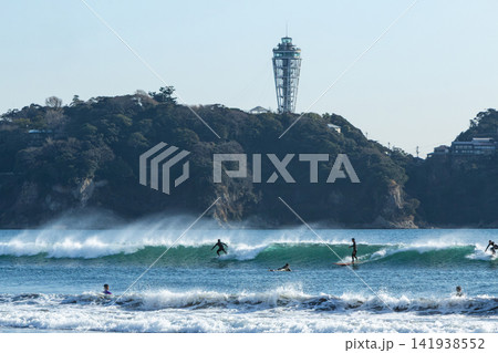 湘南鵠沼海岸 江の島とサーフィン 湘南鵠沼海岸 江の島とサーフィン 141938552