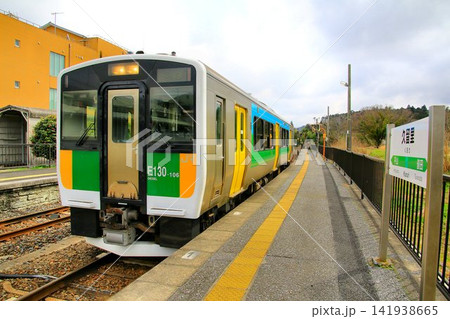 内房と房総半島の内陸を結ぶ非電化路線… JR久留里線・キハE130系100番台 内房と房総半島の内陸を結ぶ非電化路線… JR久留里線・キハE130系100番台 141938665