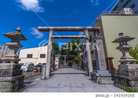 安積国造神社の鳥居と参道【福島県郡山市清水台】 安積国造神社の鳥居と参道【福島県郡山市清水台】 141939168