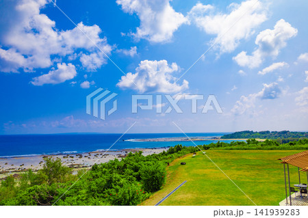 あやまる岬の展望台からの風景・南国リゾート・世界遺産の奄美大島でバカンス（鹿児島県奄美大島） 141939283