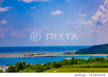 あやまる岬の展望台からの風景・南国リゾート・世界遺産の奄美大島でバカンス(鹿児島県奄美大島) あやまる岬の展望台からの風景・南国リゾート・世界遺産の奄美大島でバカンス(鹿児島県奄美大島) 141939284
