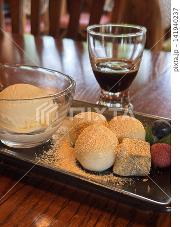アイスクリームと白玉の盛り合わせ アイスクリームと白玉の盛り合わせ 141940237