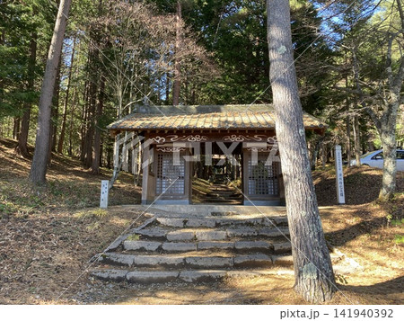信州山形村 清水寺の仁王門と静けさに包まれた境内 信州山形村 清水寺の仁王門と静けさに包まれた境内 141940392