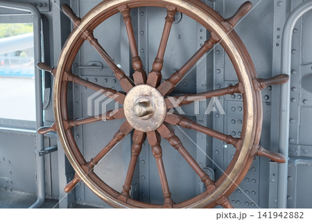 戦艦三笠の操舵輪 戦艦三笠の操舵輪 141942882