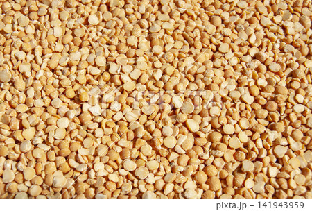 yellow dry pea grains background 141943959