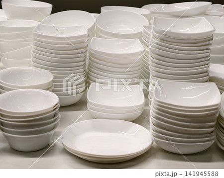 Ceramic plates bowls and salad bowls in assorted shapes neatly arranged on supermarket shelving Ceramic plates bowls and salad bowls in assorted shapes neatly arranged on supermarket shelving 141945588