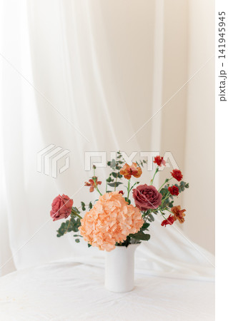 Elegant floral bouquet with hydrangea and roses in white vase Elegant floral bouquet with hydrangea and roses in white vase 141945945