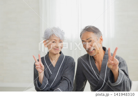 寝室のシニア夫婦 寝室のシニア夫婦 141948310