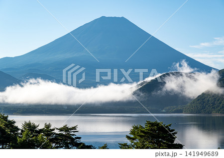 本栖湖と富士山 本栖湖と富士山 141949689
