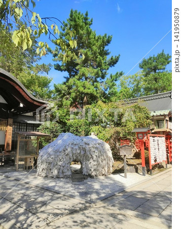 新緑に映える安井金比羅宮 新緑に映える安井金比羅宮 141950879