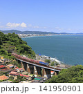 東海道線を走る貨物列車　 141950901
