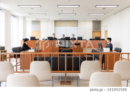 法廷で審理が行われる裁判所の全景 法廷で審理が行われる裁判所の全景 141952589