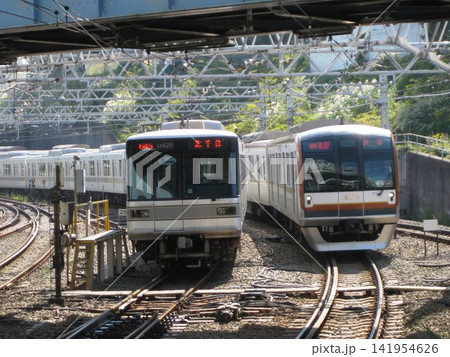 2012.10.26 東急東横線菊名駅折返し線 東京メトロ03系と10000系 2012.10.26 東急東横線菊名駅折返し線 東京メトロ03系と10000系 141954626