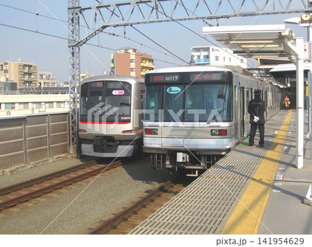 2013.2.7 東急東横線元住吉駅 東京メトロ03系と東急50500系 141954629