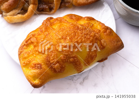 チーズカレーのカルツォーネ 141955038