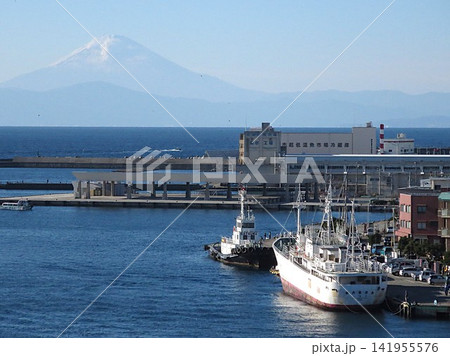 2015.12.5 三崎漁港から望む富士山 2015.12.5 三崎漁港から望む富士山 141955576
