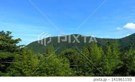 山の上に広がる青空 山の上に広がる青空 141961150