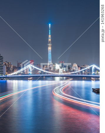 隅田川大橋から見るスカイツリーと清洲橋のレーザー夜景 隅田川大橋から見るスカイツリーと清洲橋のレーザー夜景 141963268