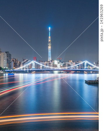 隅田川大橋から見るスカイツリーと清洲橋のレーザー夜景 隅田川大橋から見るスカイツリーと清洲橋のレーザー夜景 141963269