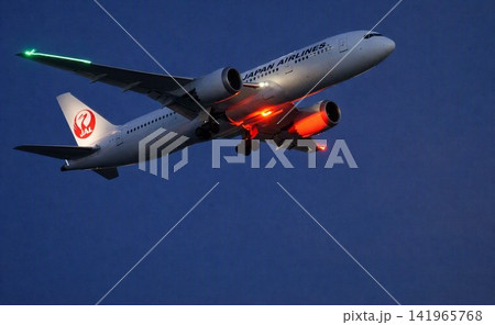離陸した旅客機 離陸した旅客機 141965768