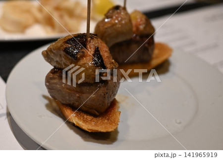 牛肉とフォアグラのピンチョス3 141965919