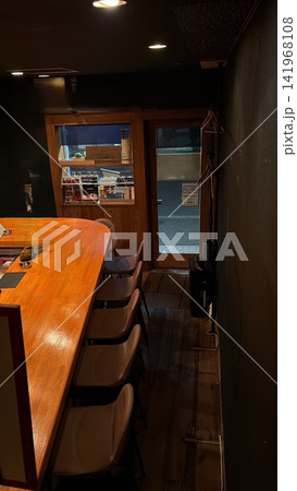 barの奥からの風景 barの奥からの風景 141968108