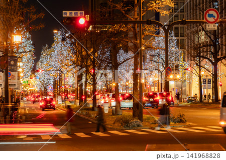 冬の夜を彩る東京の街路樹イルミネーション 141968828