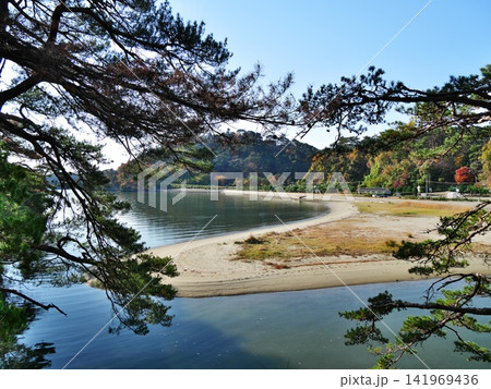 日本三景松島(雄島から望む浪打浜)【宮城県宮城郡松島町】 日本三景松島(雄島から望む浪打浜)【宮城県宮城郡松島町】 141969436