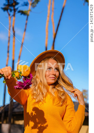 Woman faceless yellow sweater showing into camera Autumn Fall Bouquet for Thanksgiving holiday. Seasonal Warm colorful blossom flowers arrangement festive decoration Woman faceless yellow sweater showing into camera Autumn Fall Bouquet for Thanksgiving holiday. Seasonal Warm colorful blossom flowers arrangement festive decoration 141971429