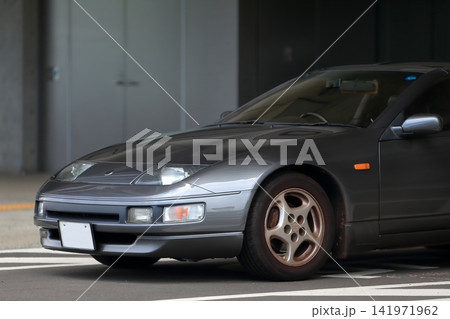 駐車場の国産スポーツカー イメージ 駐車場の国産スポーツカー イメージ 141971962