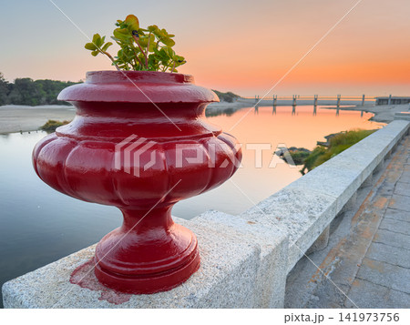Red vase on promenade in Vila Praia de Ancora 141973756