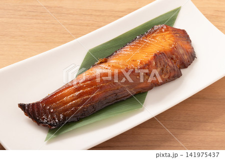 （宮城県産）銀鮭　照り焼き 141975437