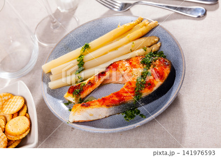 Grilled salmon steak with asparagus and pesto 141976593