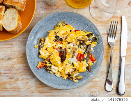 Omelette with mushrooms and bell peppers Omelette with mushrooms and bell peppers 141976596