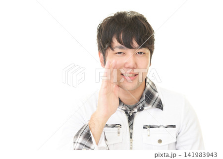 呼び掛ける男性 呼び掛ける男性 141983943