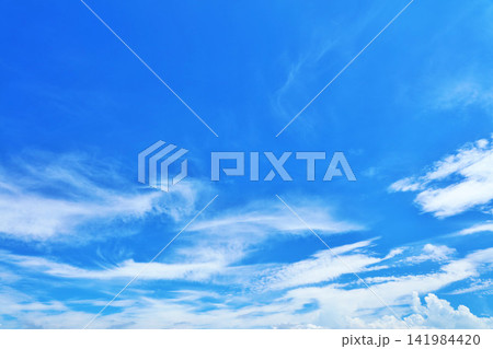 秋の青空と雲 秋の青空と雲 141984420
