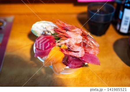 新鮮な海鮮丼 新鮮な海鮮丼 141985521