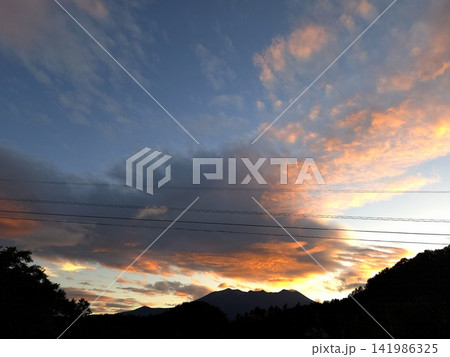 信州・御嶽山と夕焼け空 信州・御嶽山と夕焼け空 141986325