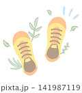 上から見たスニーカーと植物のウォーキング準備の手描きイラスト 141987119