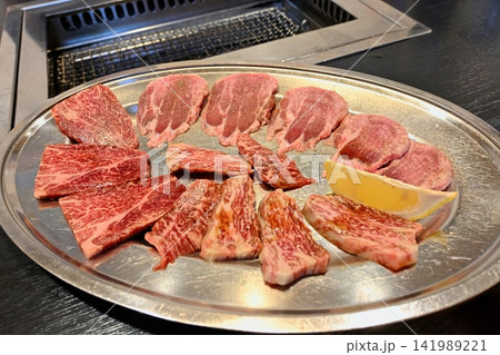 新鮮な焼き肉 141989221