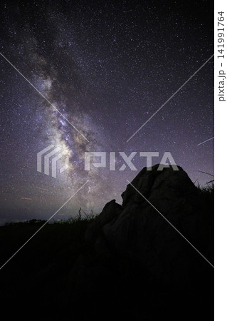 《高知県 四国カルスト 天狗高原》 四国カルスト 天狗高原の天の川と星空 141991764