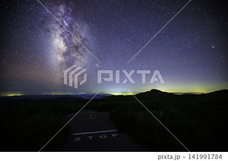 《高知県 四国カルスト 天狗高原》 四国カルスト 天狗高原の天の川と星空 《高知県 四国カルスト 天狗高原》 四国カルスト 天狗高原の天の川と星空 141991784