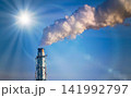 青空に浮かぶ白い煙 141992797