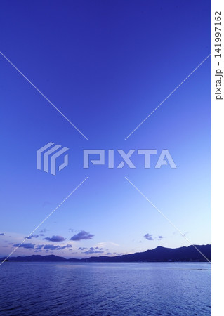青い空と琵琶湖 青い空と琵琶湖 141997162