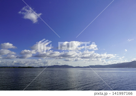 青い空と琵琶湖 青い空と琵琶湖 141997166