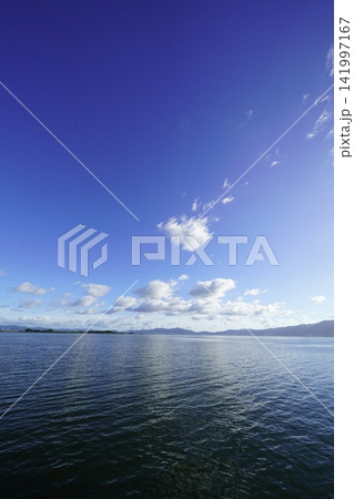 青い空と琵琶湖 青い空と琵琶湖 141997167