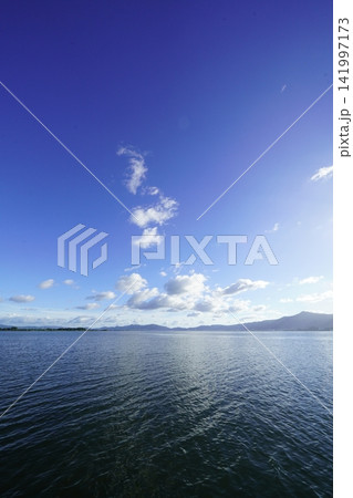 青い空と琵琶湖 青い空と琵琶湖 141997173