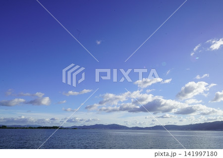 青い空と琵琶湖 青い空と琵琶湖 141997180