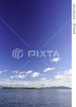青い空と琵琶湖 青い空と琵琶湖 141997183