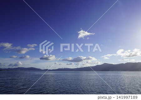青い空と琵琶湖 青い空と琵琶湖 141997189